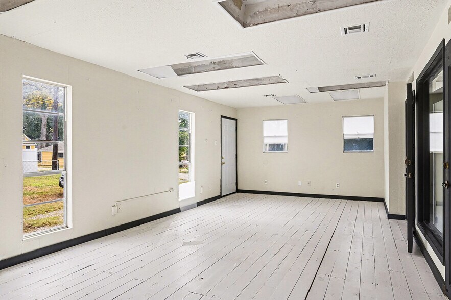 More Photos Of 5711 5th St, Katy Medical For Lease