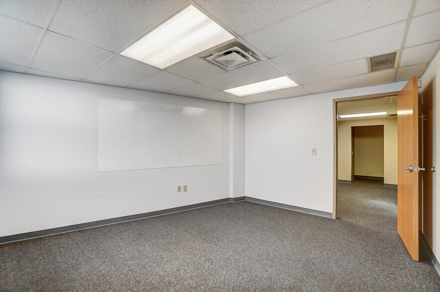 More Photos Of 3925-3927 Brotherton Rd, Cincinnati Office For Sale