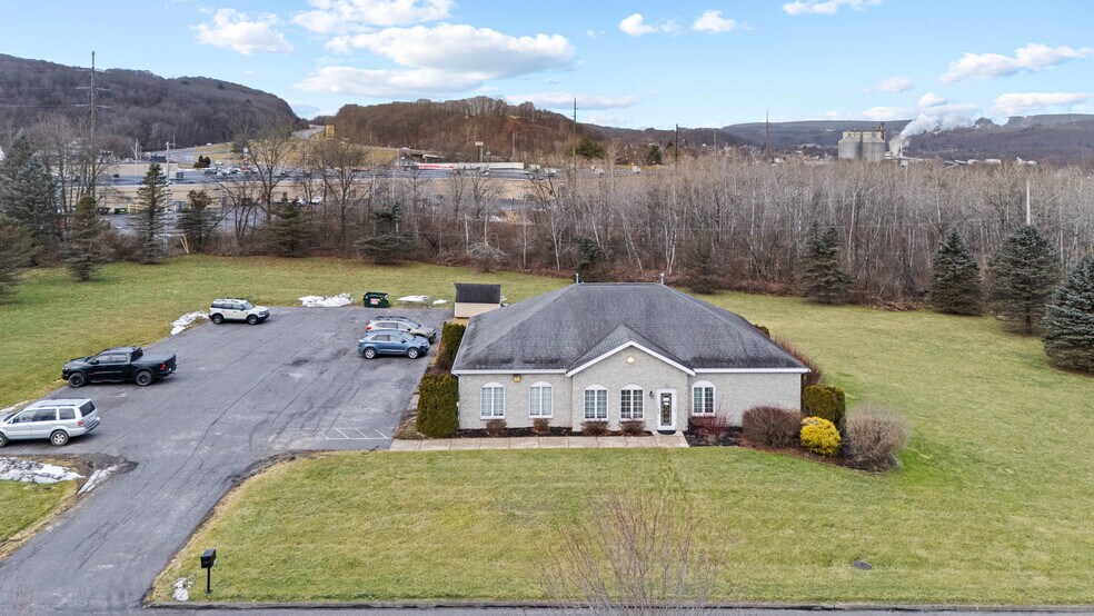 More Photos Of 900 Leonard St, Clearfield Office For Lease