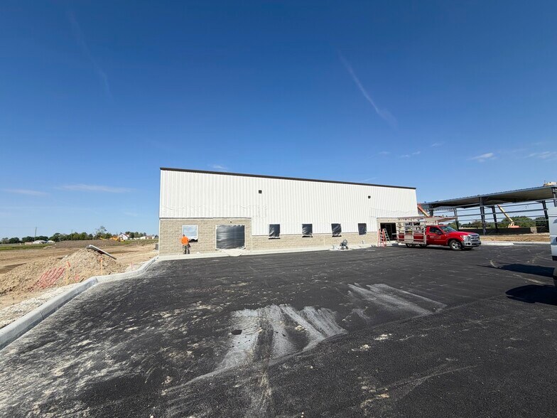 More Photos Of 830 Wesco Pky, Sheridan Warehouse For Lease