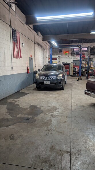 More Photos Of 1960 Richmond Ter, Staten Island Auto Repair For Lease