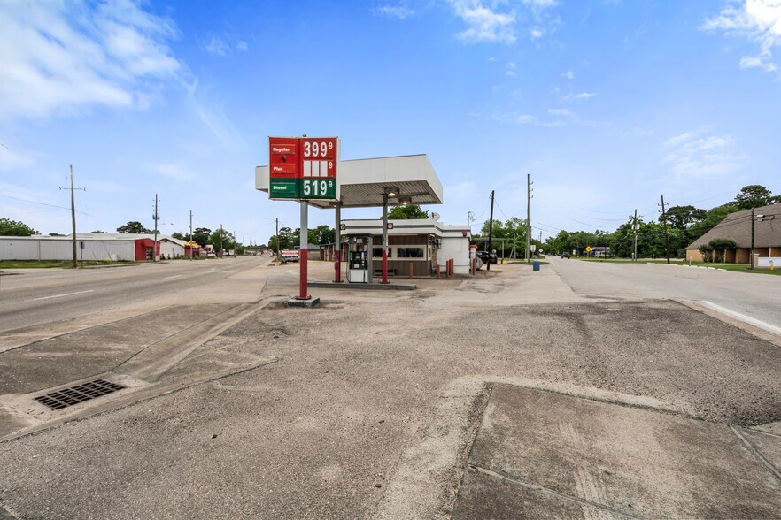 More Photos Of 5202 S Main St, Crosby General Retail For Sale
