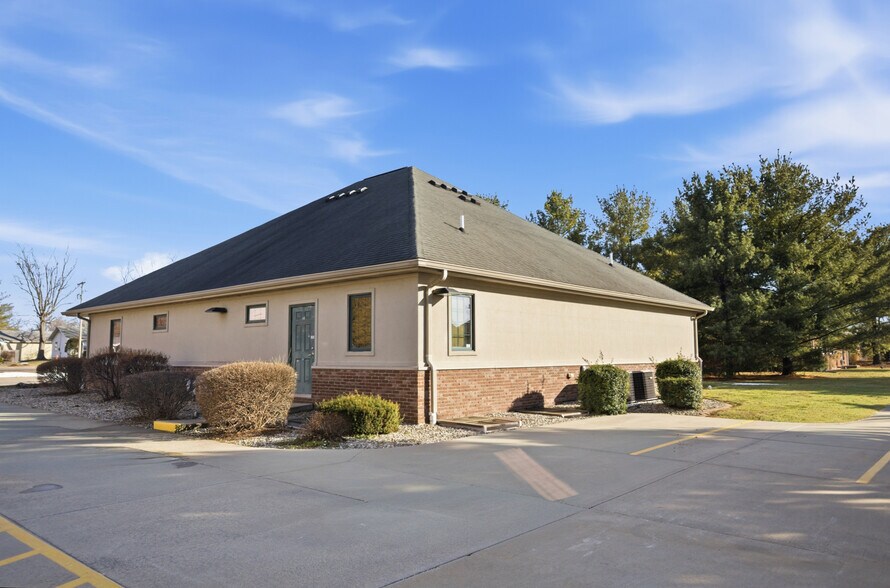 More Photos Of 1700 18th St, Charleston Office For Sale