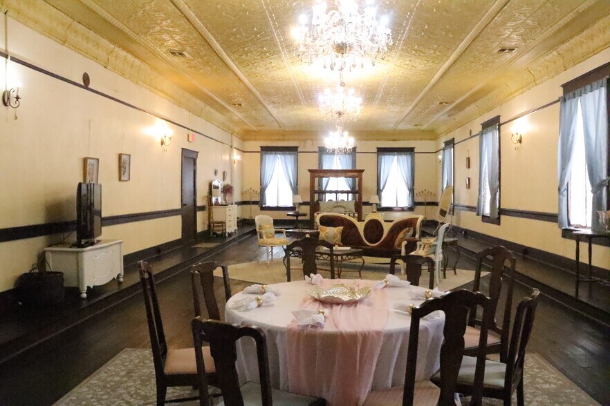 More Photos Of 124 Austin st, Comanche Bar For Sale