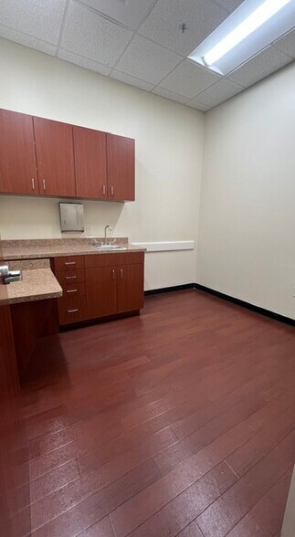 More Photos Of 40107 Highway 27, Davenport Medical For Lease