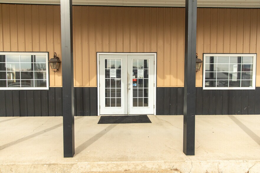 More Photos Of 1402 Bear St, Madison Specialty For Sale