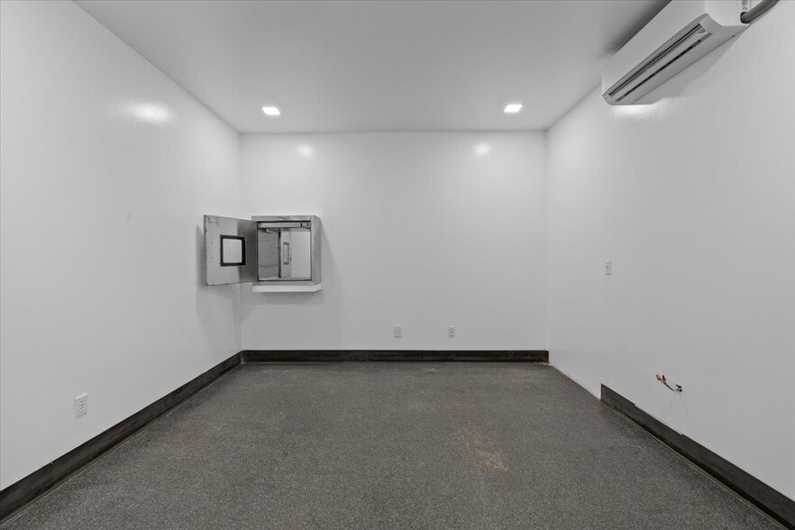 More Photos Of 1501 Sage Rd, Medford Warehouse For Sale