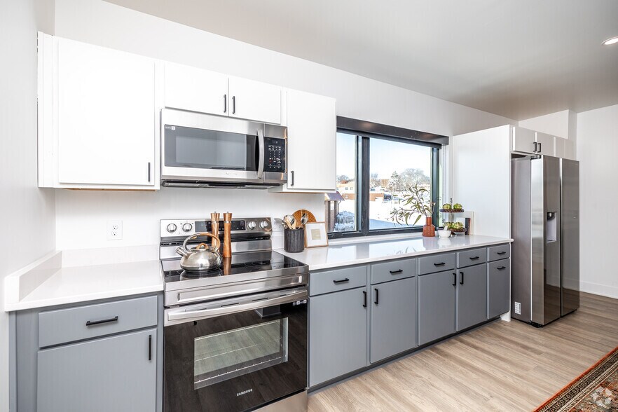 More Photos Of 1200 Keosauqua Way, Des Moines Apartments For Sale