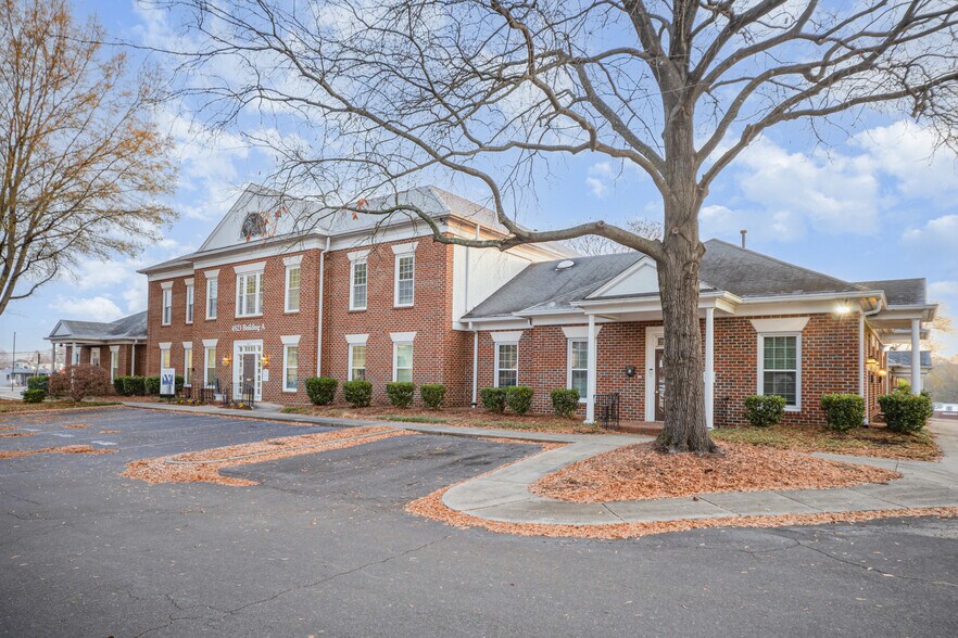 More Photos Of 4523 Park Rd, Charlotte Office For Sale
