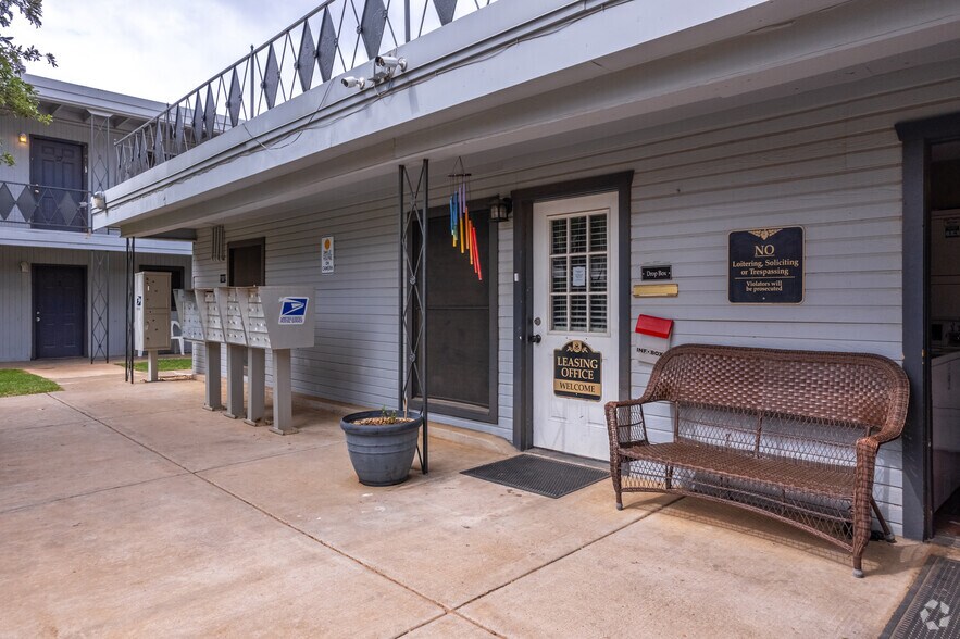 More Photos Of 2301 50th St, Lubbock Apartments For Sale