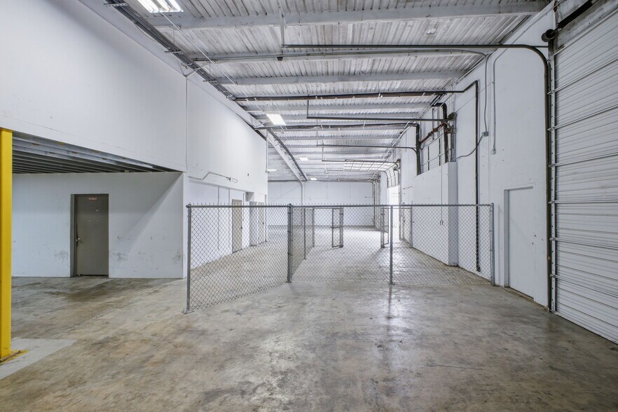 More Photos Of 2110 Mannix Dr, San Antonio Light Distribution For Lease