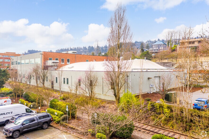 More Photos Of 4550 S Macadam Ave, Portland Office For Sale