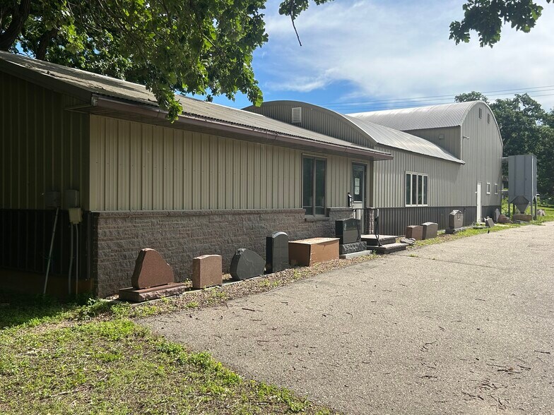 More Photos Of 711 Main St E, Melrose Manufacturing For Sale