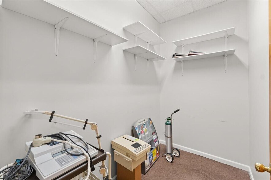More Photos Of 391 Kennedy Blvd, Bayonne Medical For Sale