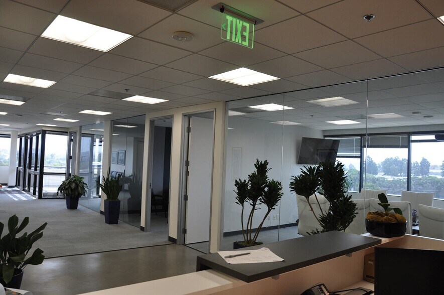 More Photos Of 13160 Mindanao Way, Marina Del Rey Medical For Lease