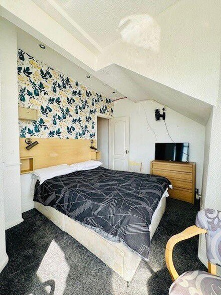 More Photos Of 4 Station Rd, Blackpool Hotel For Sale