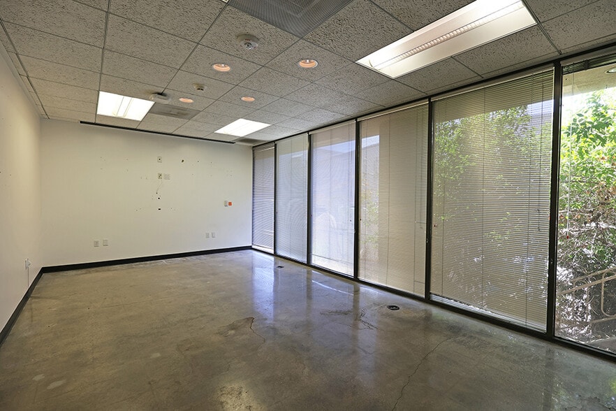 More Photos Of 4520 Electronics Pl, Los Angeles Warehouse For Lease