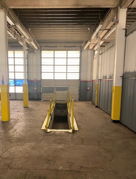 More Photos Of 3000 E Houston St, San Antonio Unknown For Lease