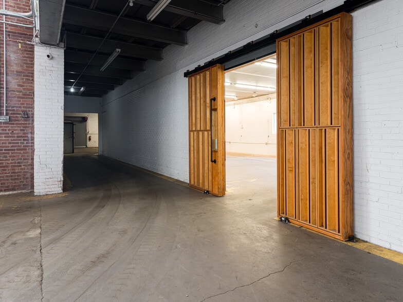 More Photos Of 701 Oriole Dr, Hendersonville Warehouse For Sale