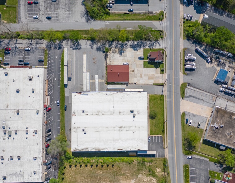 More Photos Of 221 Cockeysville Rd, Cockeysville Warehouse For Lease