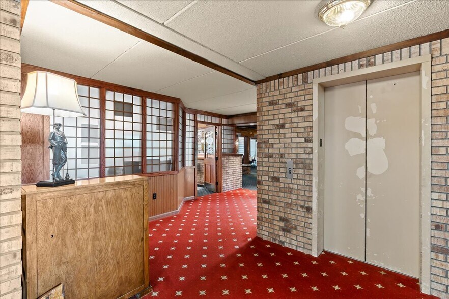 More Photos Of 9512 E Lippincott Blvd, Davison Golf Course Driving Range For Sale