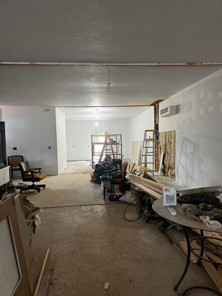 More Photos Of 7589 Winchester Rd, New Market Flex For Sale