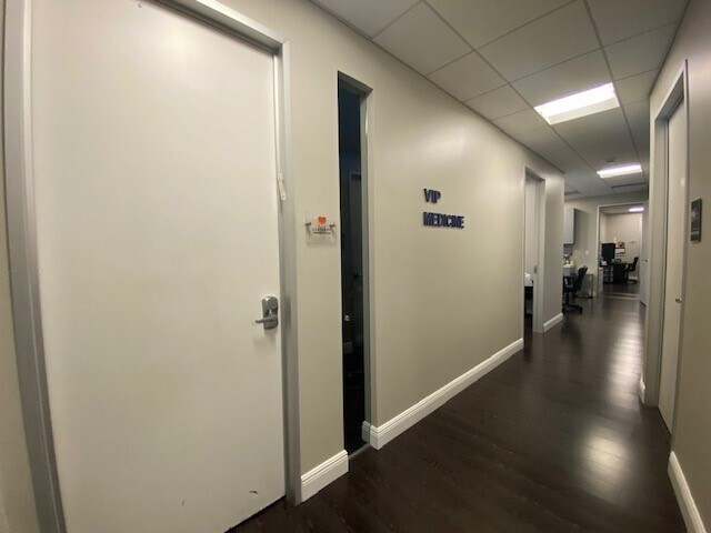 More Photos Of 21550 Biscayne Blvd, Aventura Medical For Lease