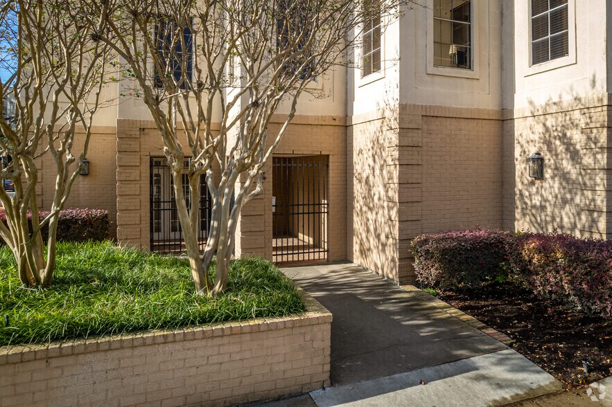 More Photos Of 3000 Smith St, Houston Office Residential For Sale