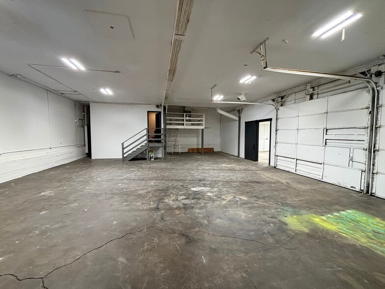 More Photos Of 446 McClaine St, Silverton Warehouse For Lease