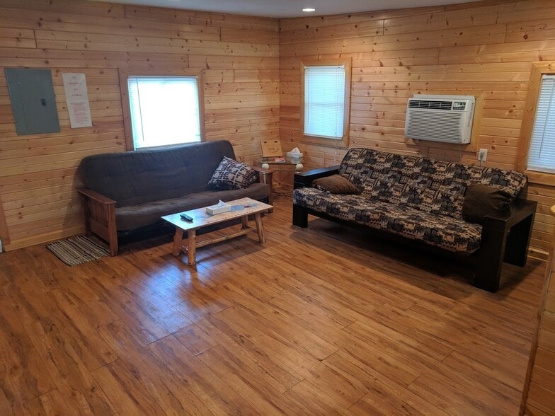 More Photos Of 2410 Albion Ave, Fairmont Hospitality For Sale