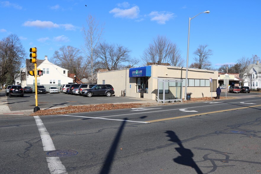 More Photos Of 490 Page Blvd, Springfield Storefront Retail Office For Sale