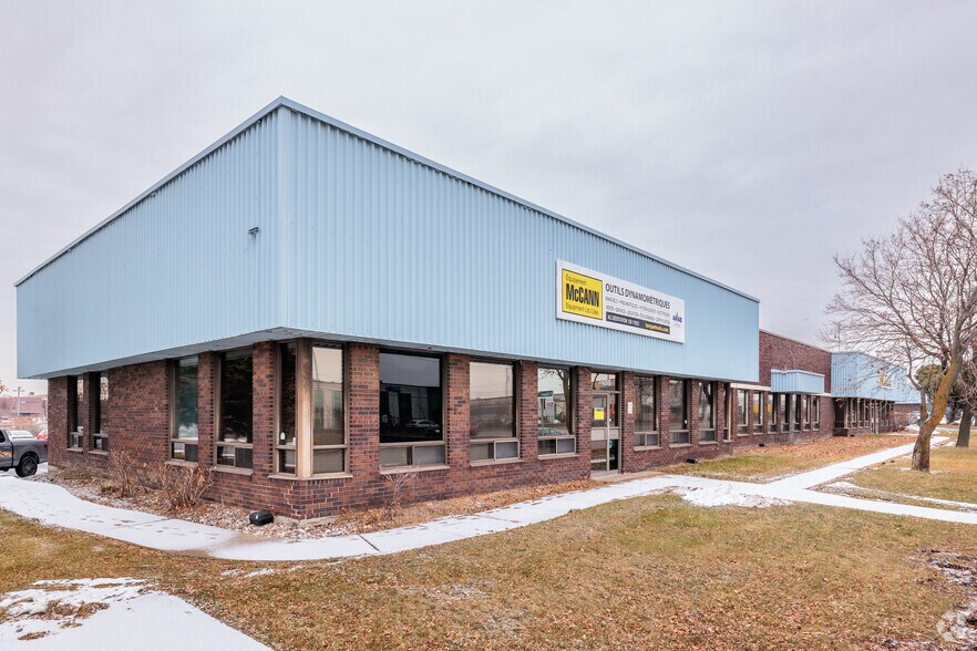 More Photos Of 9701-9745 Ch de la Côte-de-Liesse, Dorval Unknown For Lease