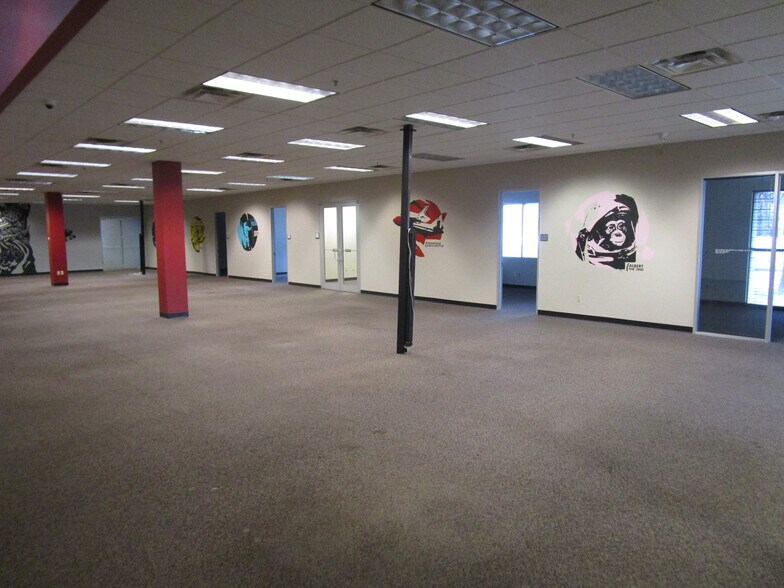 More Photos Of 7127-7133 Riverside Pky, Tulsa Office For Sale