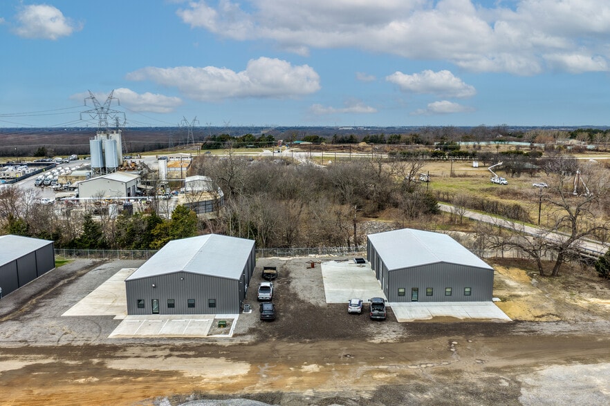 More Photos Of 1240 Blackland Trl, Lavon Warehouse For Lease