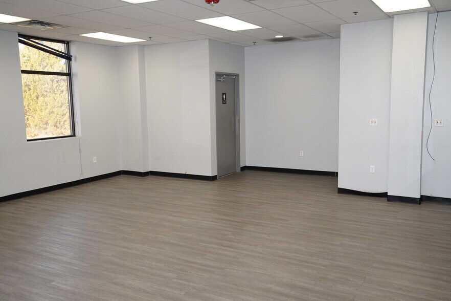 More Photos Of 3773 Monarch St, Frederick Warehouse For Lease