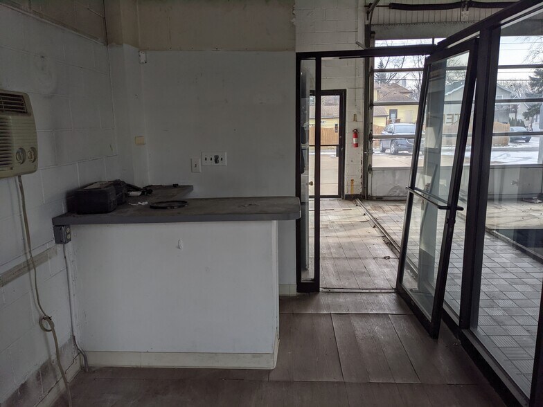 More Photos Of 212 S Kennedy, Bradley Auto Repair For Lease