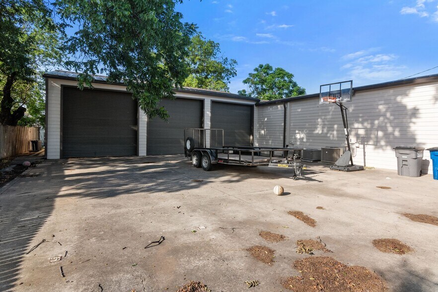 More Photos Of 108 E Hill St, Keller Office For Sale