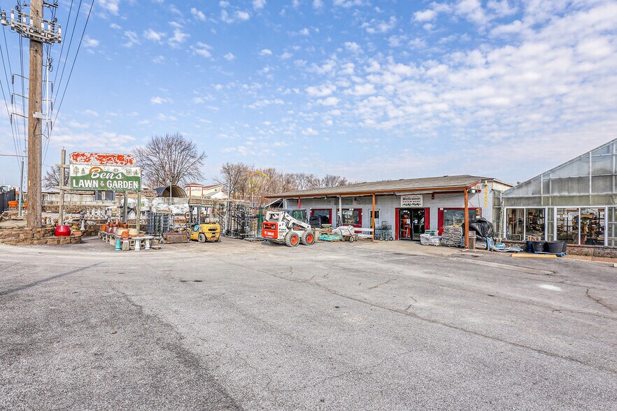More Photos Of , Blue Springs Unknown For Sale