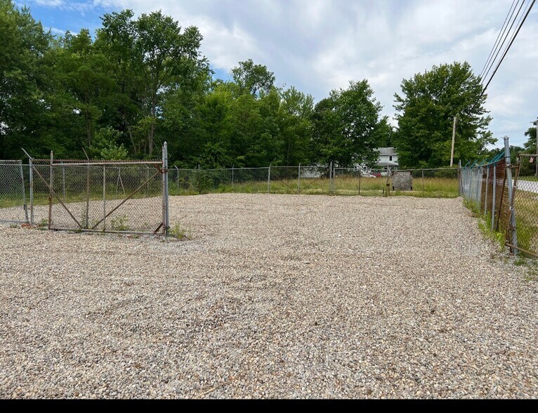 More Photos Of 9540 Tallmadge Rd., Diamond Land For Lease