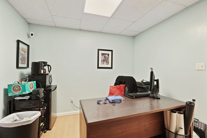 More Photos Of 304 W Harding Way, Stockton Office For Sale