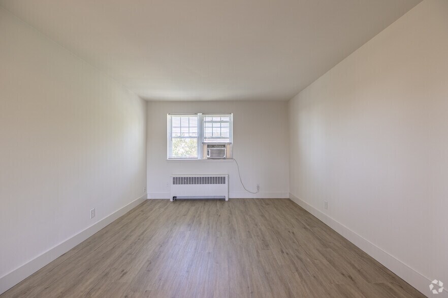 More Photos Of 1100 E Ramblewood Rd, Baltimore Apartments For Sale