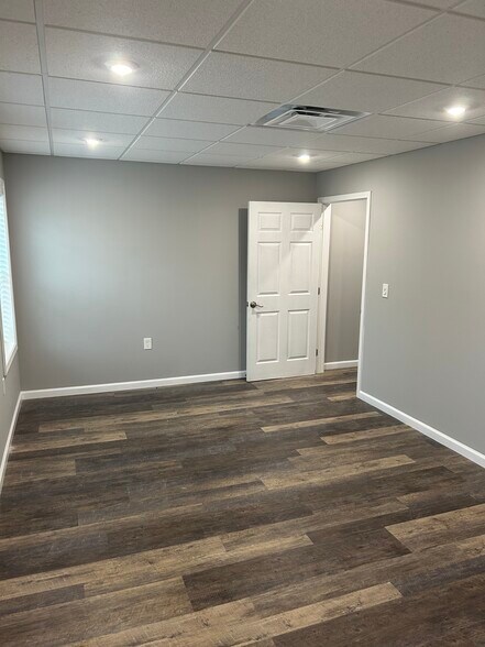 More Photos Of 615 Colonial Park Dr, Roswell Loft Creative Space For Lease