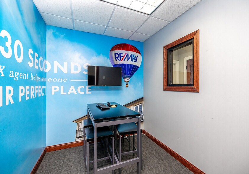 More Photos Of 3709 N Harrison St, Davenport Office For Sale