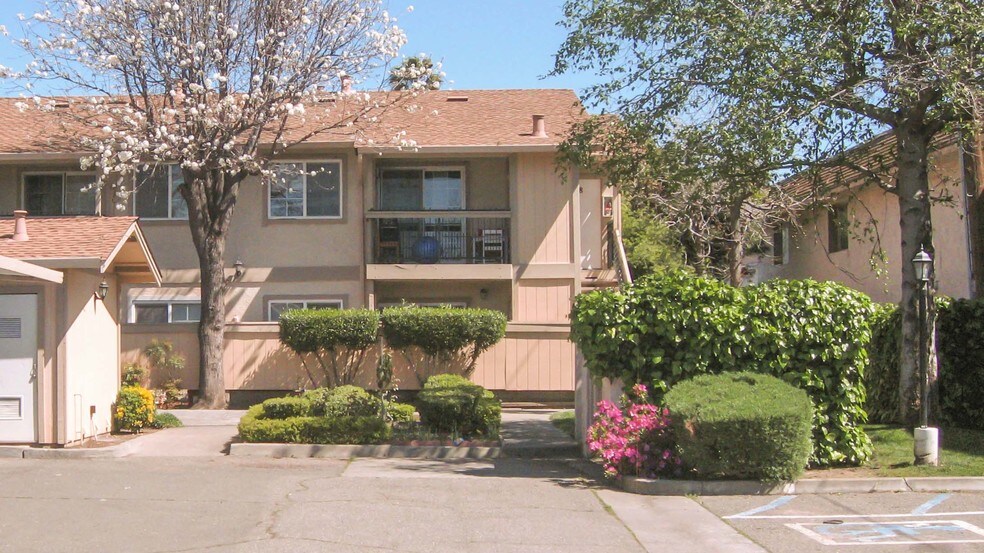 Primary Photo Of 1217 Dana Dr, Fairfield Apartments For Sale