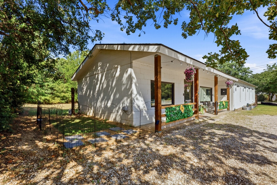 More Photos Of 6720 Dick Price Rd, Mansfield Office For Lease