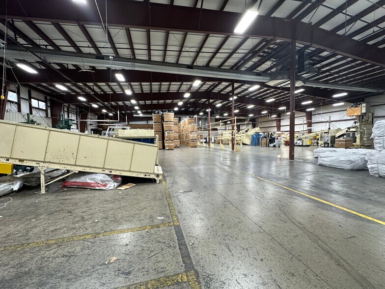 More Photos Of 15 Park Dr, Franklin Manufacturing For Lease