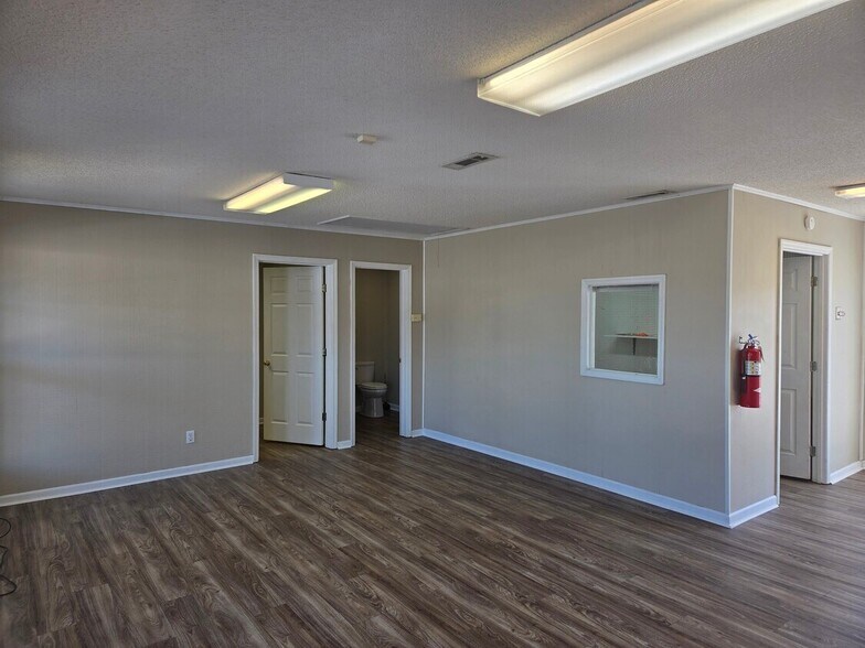 More Photos Of 700 W Grand Ave, Rainbow City General Retail For Lease