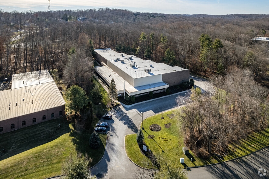More Photos Of 6 Powder Horn Dr, Warren Light Distribution For Lease