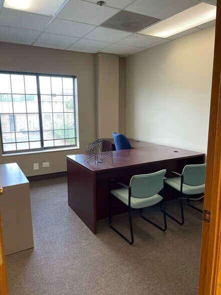More Photos Of 17W662 Butterfield Rd, Oakbrook Terrace Business Park For Lease