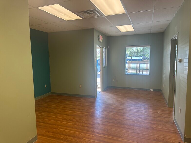 More Photos Of 909-915 Callendar Blvd, Painesville Light Manufacturing For Lease